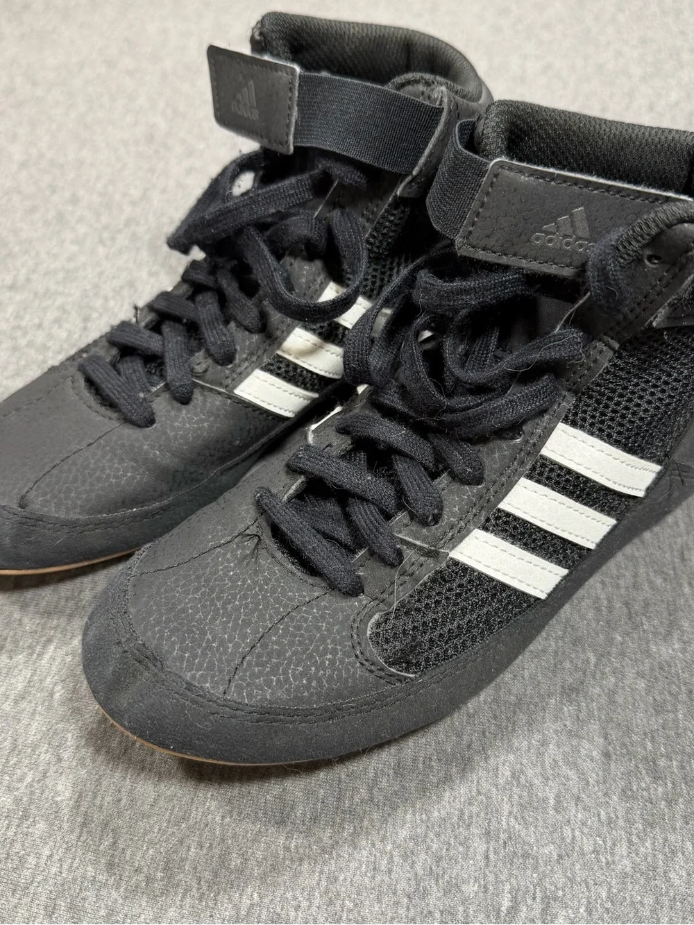 adidas boys Size 2 Black Lace Up Mid Top Wrestling Shoes YYJ606004